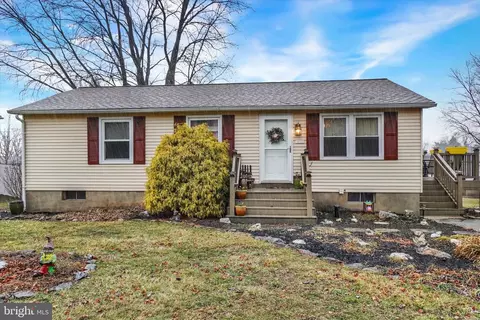 3413 Fox Ridge Ct, Dover, PA 17315
