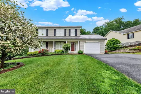 57 Pendyrus St, Delta, PA 17314