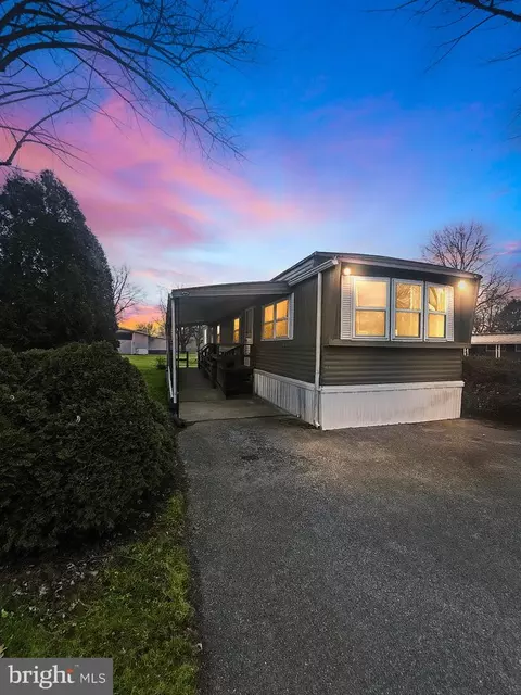 114 Starview Blvd, Mount Wolf, PA 17347