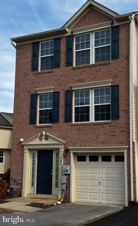 702 Blossom Dr, Hanover, PA 17331