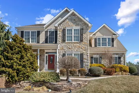 7419 Grand Lake Dr, Seven Valleys, PA 17360