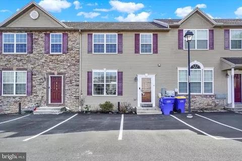 657 Sunglow Dr, Shrewsbury, PA 17361