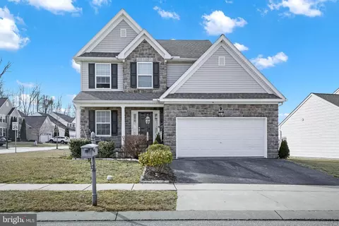 777 Cougar Pointe Cir, Seven Valleys, PA 17360