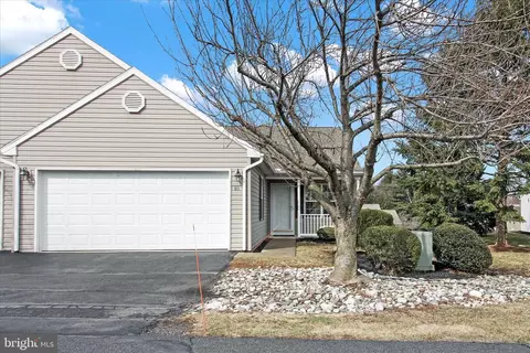 80 Hagarman Dr #80, York, PA 17408
