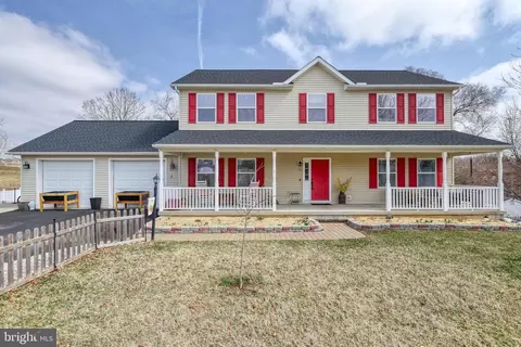 84 Schoolhouse Ln, Windsor, PA 17366