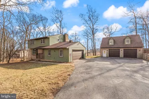 9020 Deer Ln, Stewartstown, PA 17363