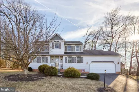 6 Arbor Ln, Hanover, PA 17331