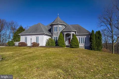 9 Ridgewood Rd, Glen Rock, PA 17327