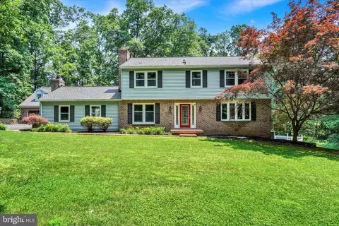 8975 Deer Ln, Stewartstown, PA 17363