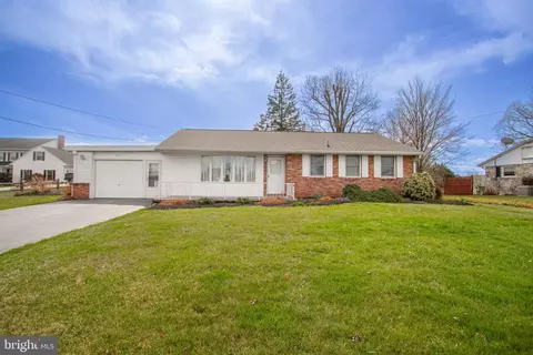 1400 Poplars Rd, York, PA 17408
