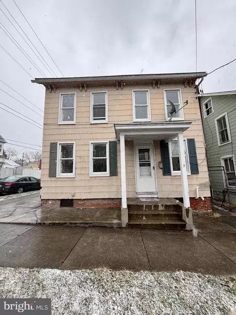 5 S Water St, Spring Grove, PA 17362