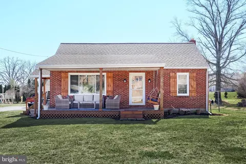2266 Brougher Ln, York, PA 17408