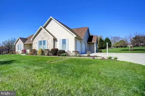 3 Brandon Ln, Dillsburg, PA 17019