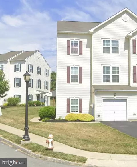 2300 Sunny Hill Cir #2300, York, PA 17406