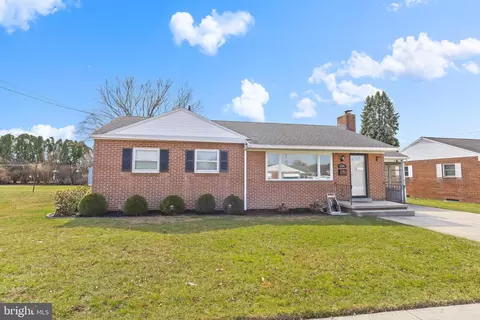 104 Kuhn Dr, Hanover, PA 17331