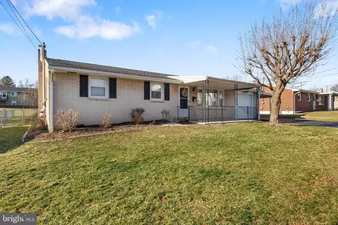 17 Mayfield St, Dover, PA 17315