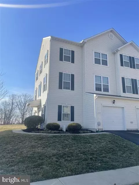 2310 Sunny Hill Cir #2310, York, PA 17406
