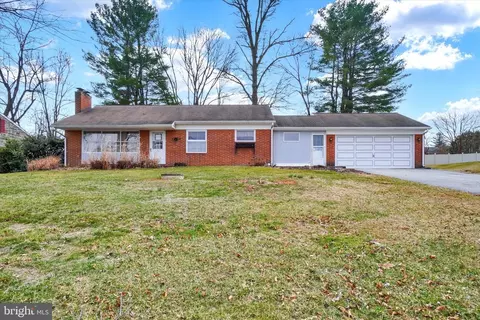 2872 S Queen St, Dallastown, PA 17313
