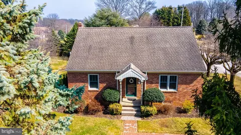 2188 Grandview Rd, Hanover, PA 17331