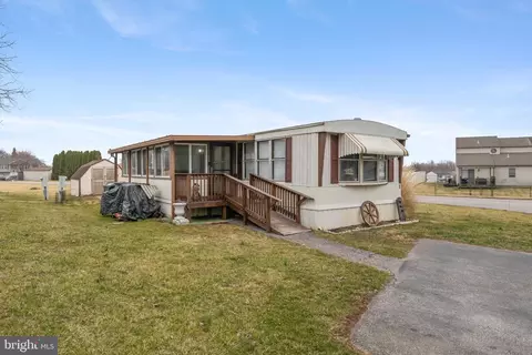 2 Willow Tree Ln, Dover, PA 17315 photo 2