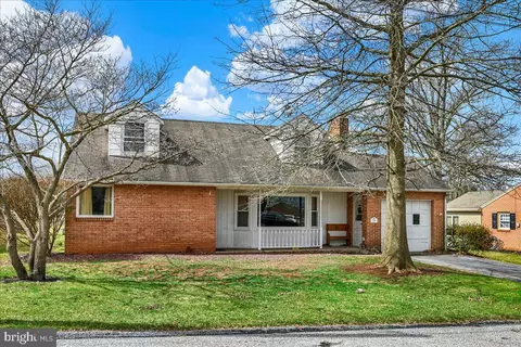 270 N Walnut St, Spring Grove, PA 17362