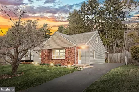 1331 Canterbury Ln, York, PA 17406