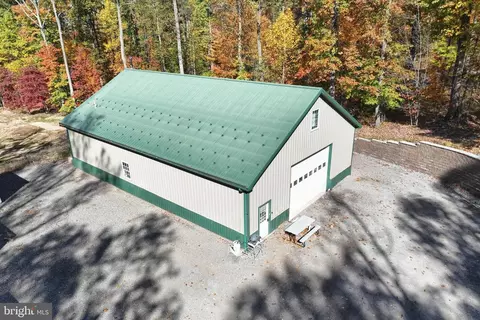 7942 N High Rock Rd W, Hanover, PA 17331