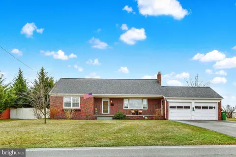 172 Fairview Dr, Hanover, PA 17331