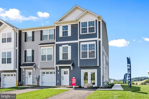 370 Avon Dr #280, Red Lion, PA 17356