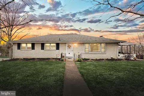 95 W Highland Ave, Spring Grove, PA 17362