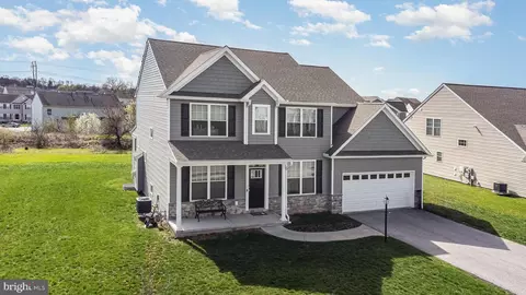 3815 Country Dr, Dover, PA 17315