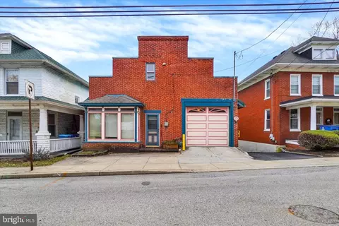 13 S Main St, Seven Valleys, PA 17360