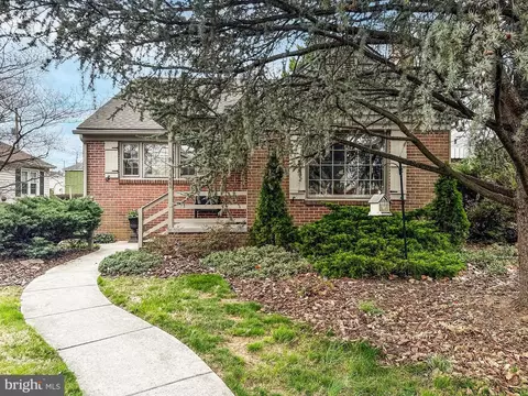 1328 E Walnut St, Hanover, PA 17331