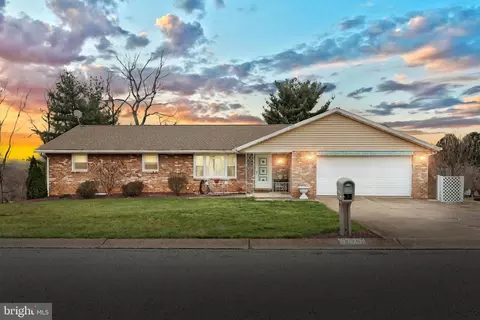 3129 Skylight Dr W, York, PA 17402