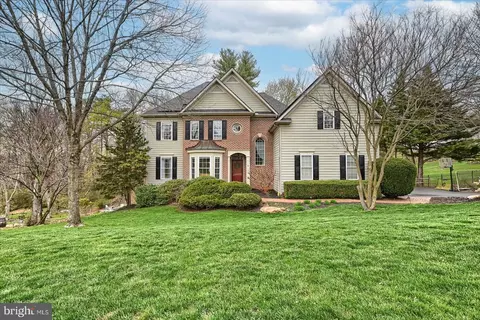 2639 Rexwood Dr, Glen Rock, PA 17327