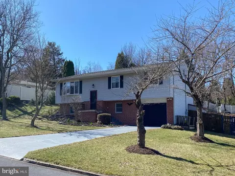 134 Pleasantview Ter, New Cumberland, PA 17070
