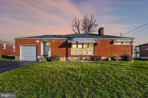 95 Knoll Ln, York, PA 17406