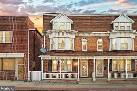 57 S Main St, Spring Grove, PA 17362