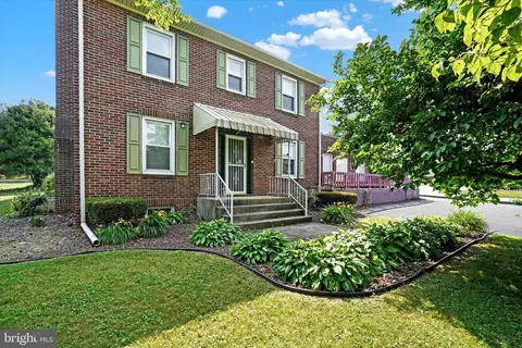 102 Locust Grove Rd, York, PA 17402