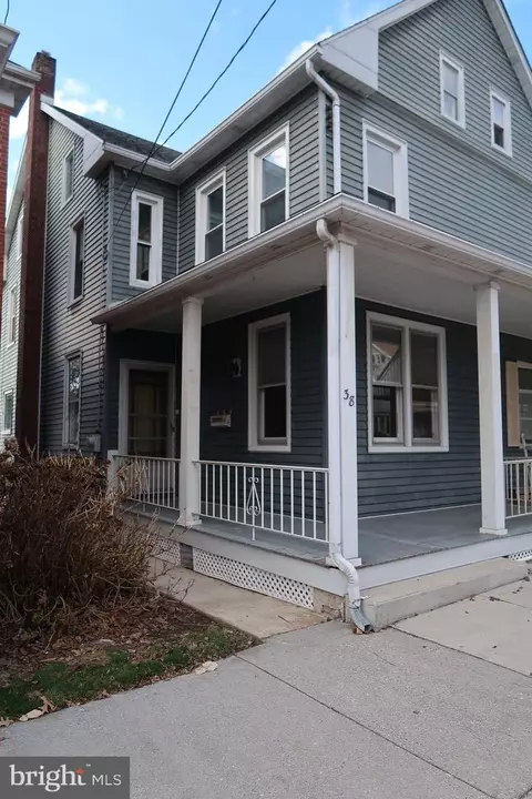38 N Water St, Spring Grove, PA 17362