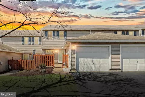 305 Bentwood Ln, York, PA 17408