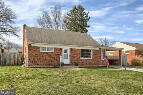 2003 Pineview Dr, York, PA 17408