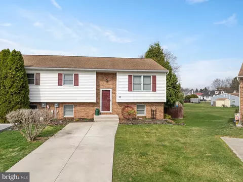 12 Lilac Ct, Hanover, PA 17331