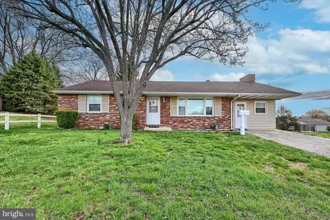 101 N Hartman St, Manchester, PA 17345