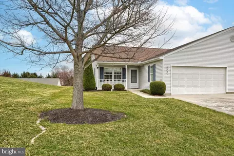 1383 Chami Dr, Spring Grove, PA 17362