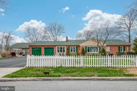 25 Baugher Dr, Hanover, PA 17331