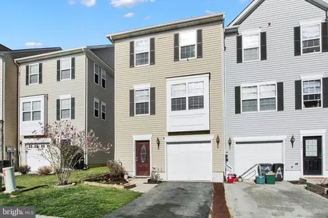 715 Blossom Dr, Hanover, PA 17331