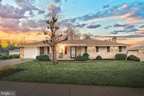 2006 Thelon Dr, York, PA 17408