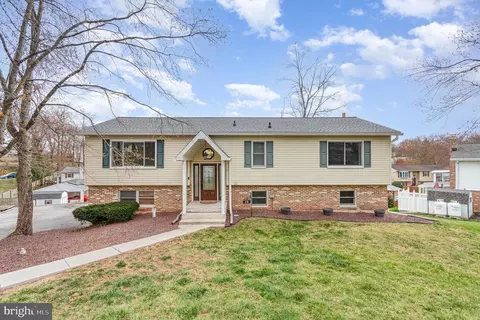 15 Bobby Jones Dr, Etters, PA 17319