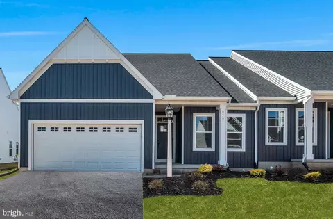 879 Shadowbrooke Dr, Dover, PA 17315